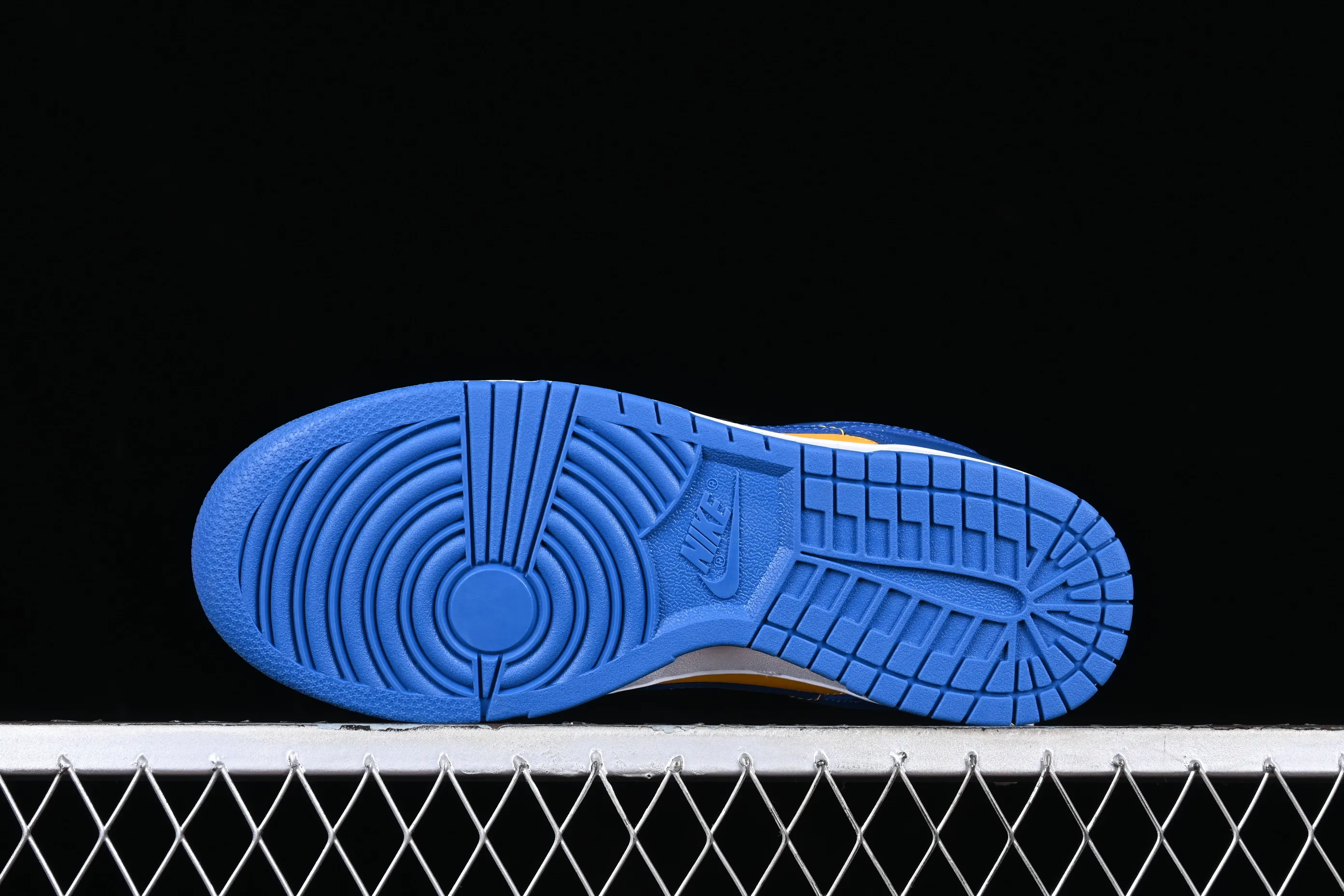 All categories Nk SB Dunk series Nk SB Dunk Low low-top sneakers Nk Dunk SB Low blue and yellow color matching SB smashed backboard fashion casual sneakers DD1391-402